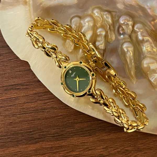 MH 727-2 MoHerWatch Elegant Green Oval Gold Link Bracelet Round Dial Watch for Women