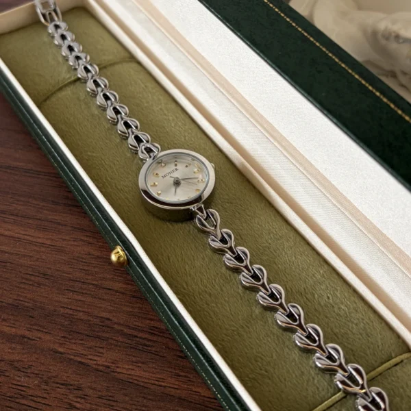 Elegant Silver Leaf Link Bracelet Round Dial Watch for Women
