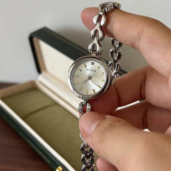 Elegant Silver Leaf Link Bracelet Round Dial Watch for Women