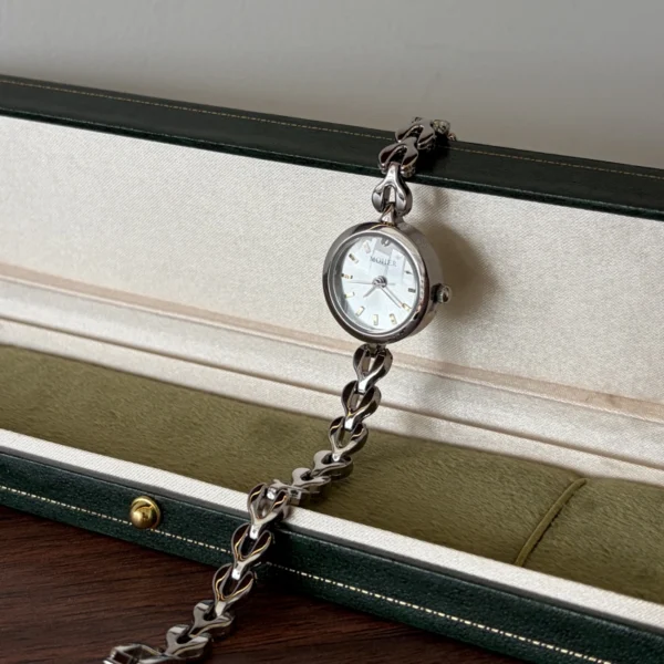 Elegant Silver Leaf Link Bracelet Round Dial Watch for Women