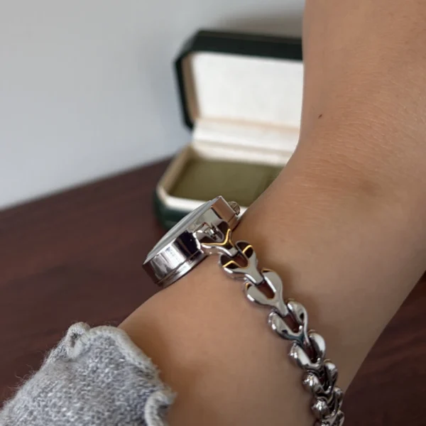 Elegant Silver Leaf Link Bracelet Round Dial Watch for Women