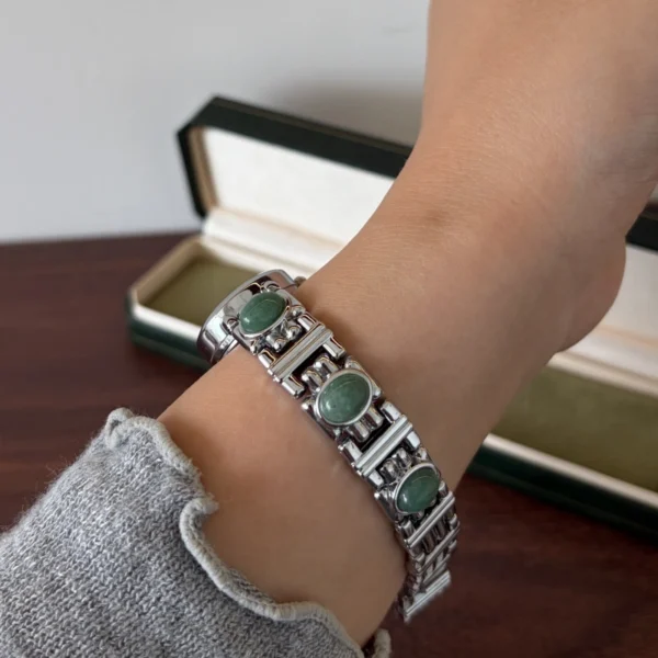 Vintage Green Oval Accent Silver Bracelet Round Dial Watch for Women
