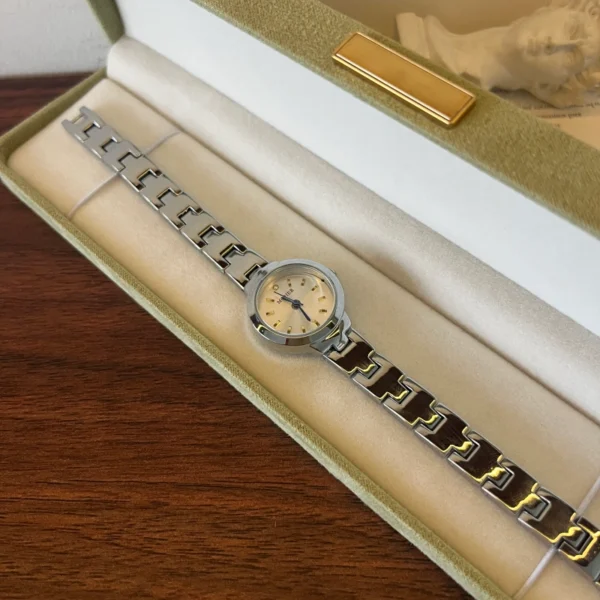 Classic Cream Round Dial Silver Link Bracelet Watch for Women