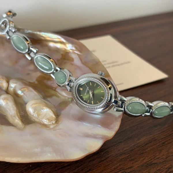 Vintage Green Round Dial Silver Oval Accent Bracelet Watch for Women