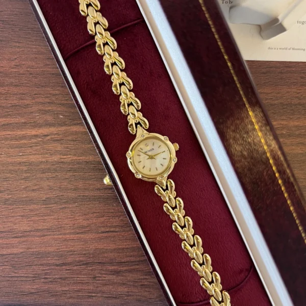Classic Cream Round Dial Gold Curved Link Bracelet Watch for Women