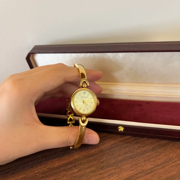 Classic Gold Round Dial Open Oval Link Bracelet Watch for Women