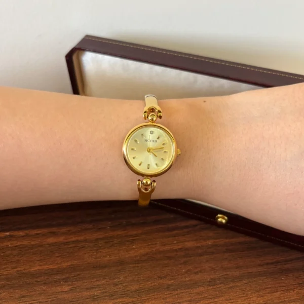Classic Gold Round Dial Open Oval Link Bracelet Watch for Women