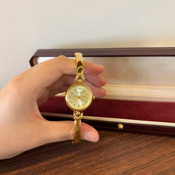 Classic Gold Round Dial Open Oval Link Bracelet Watch for Women