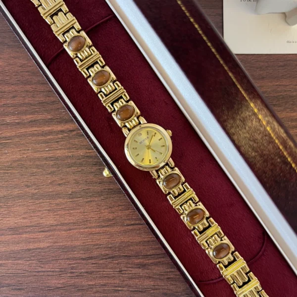 Classic Gold Round Dial Geometric Link Bracelet Watch for Women