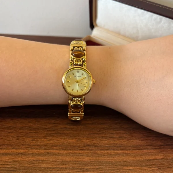 Classic Gold Round Dial Geometric Link Bracelet Watch for Women