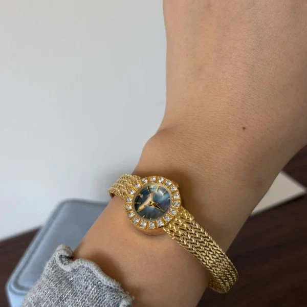 Elegant Blue Round Dial Gold Decorative Bracelet Watch for Women