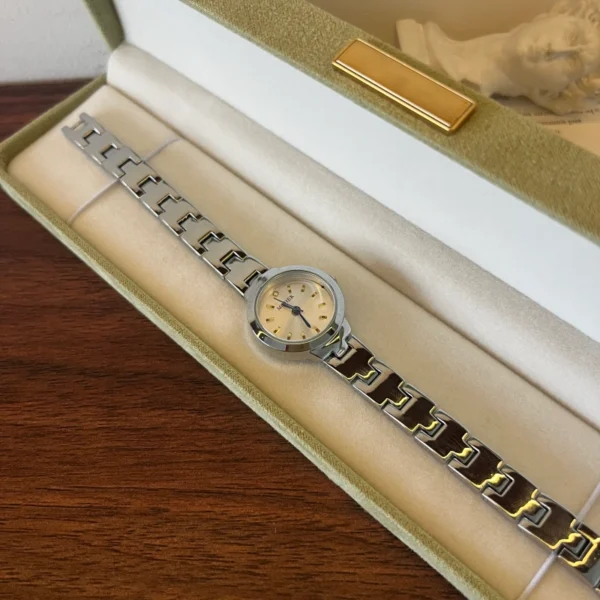 Classic Cream Round Dial Silver Geometric Bracelet Watch for Women