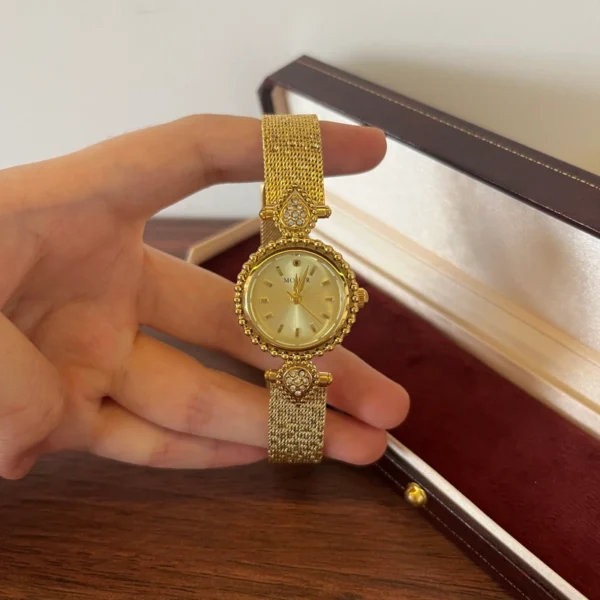 Elegant Gold Round Dial Slim Mesh Bracelet Watch for Women