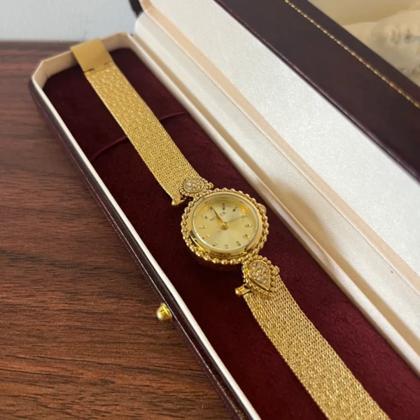 Elegant Gold Round Dial Slim Mesh Bracelet Watch for Women