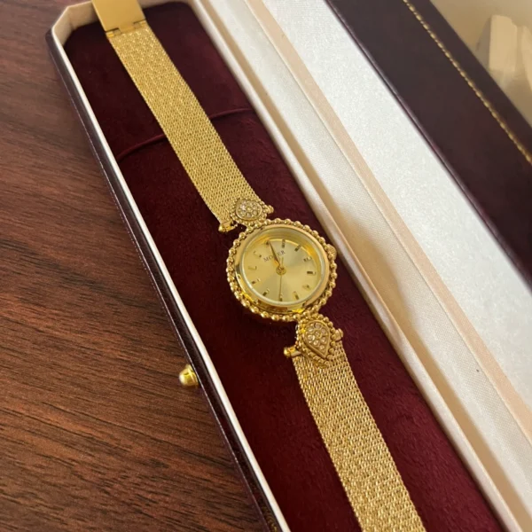 Elegant Gold Round Dial Slim Mesh Bracelet Watch for Women