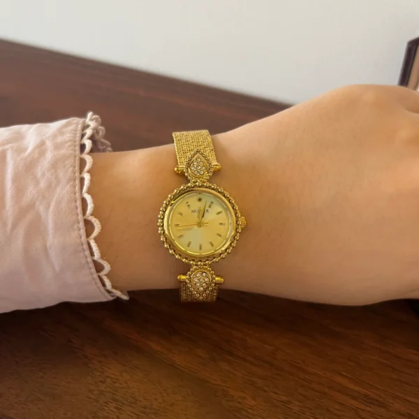 Elegant Gold Round Dial Slim Mesh Bracelet Watch for Women
