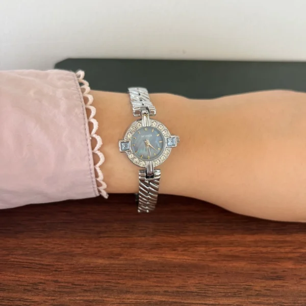 Classic Grey Round Dial Silver Textured Bracelet Watch for Women