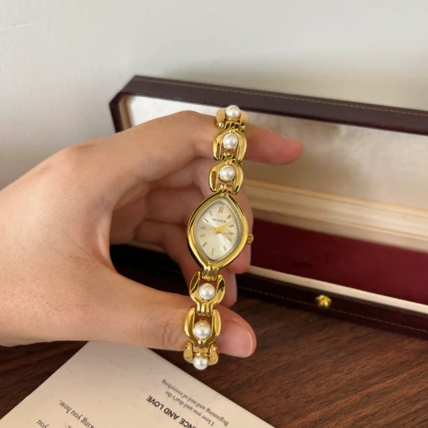 Classic Gold Oval Dial Round Link Bracelet Watch for Women
