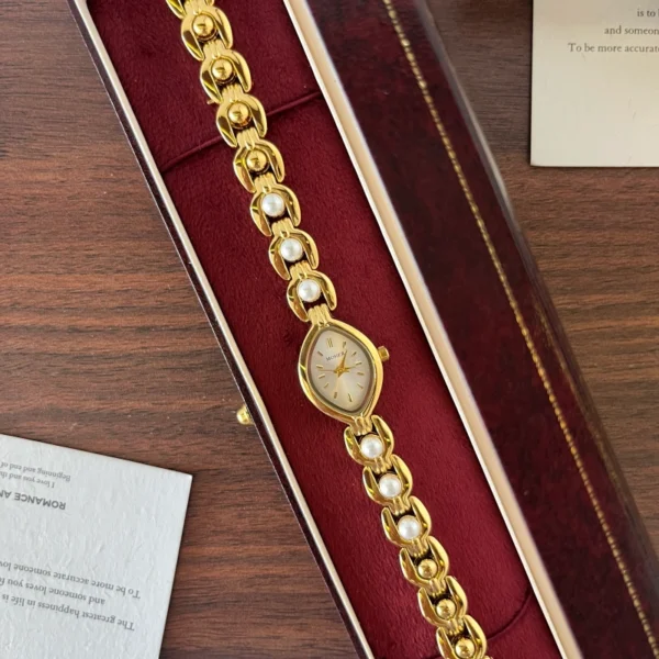 Classic Gold Oval Dial Round Link Bracelet Watch for Women