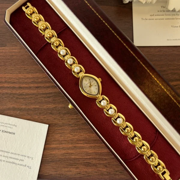 Classic Gold Oval Dial Round Link Bracelet Watch for Women
