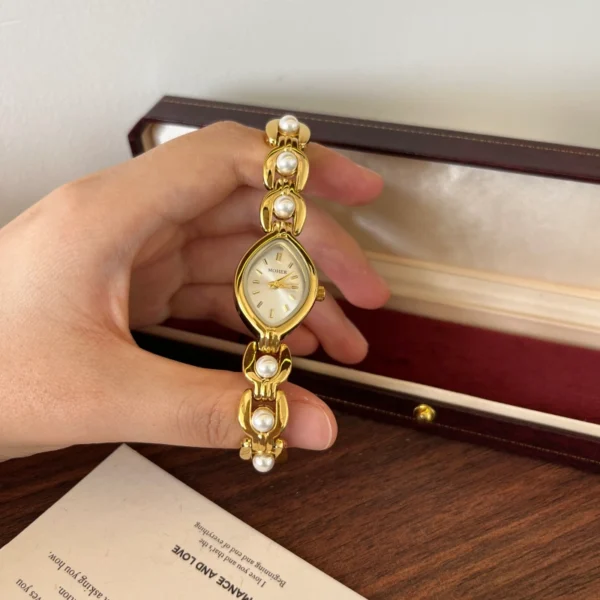 Classic Gold Oval Dial Round Link Bracelet Watch for Women
