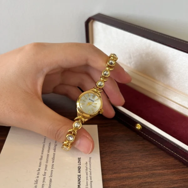 Elegant Gold Round Dial Slim Decorative Bracelet Watch for Women