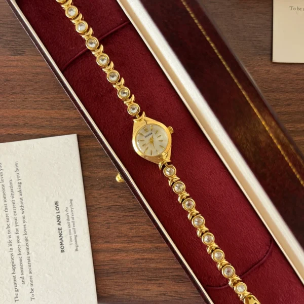 Elegant Gold Round Dial Slim Decorative Bracelet Watch for Women
