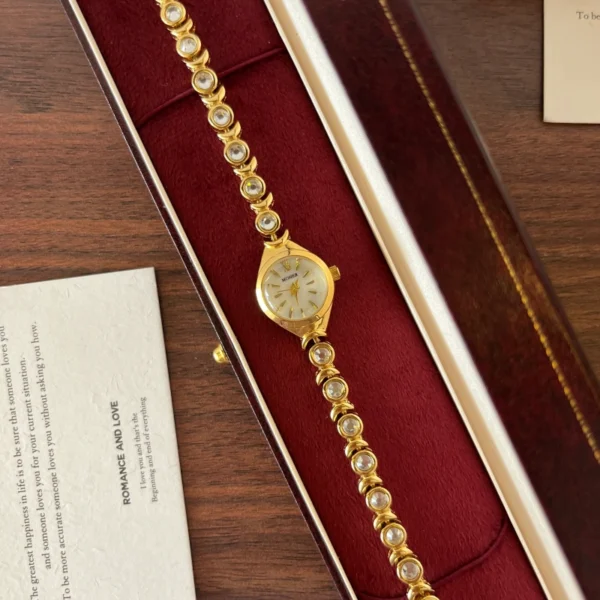 Elegant Gold Round Dial Slim Decorative Bracelet Watch for Women