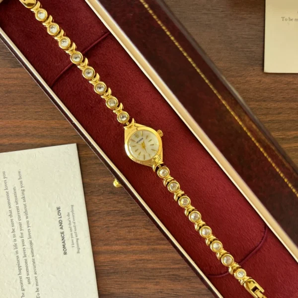 Elegant Gold Round Dial Slim Decorative Bracelet Watch for Women