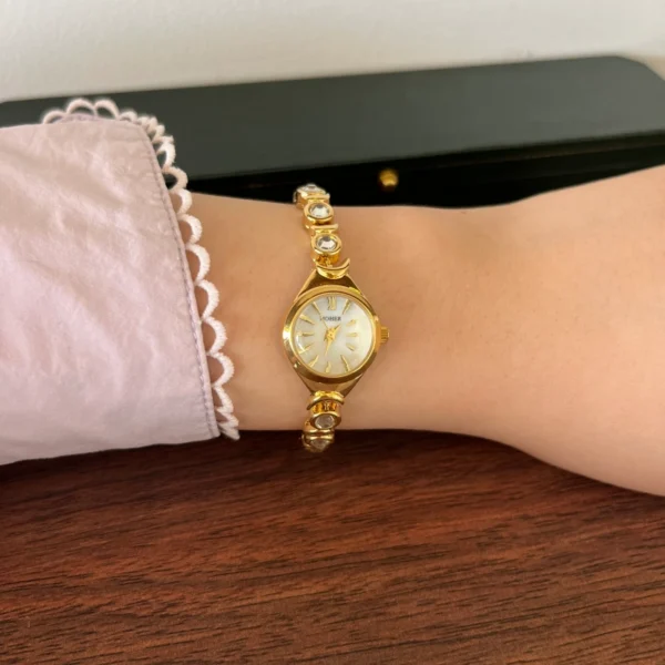 Elegant Gold Round Dial Slim Decorative Bracelet Watch for Women