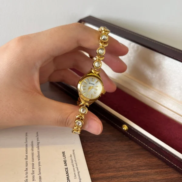 Elegant Gold Round Dial Slim Decorative Bracelet Watch for Women