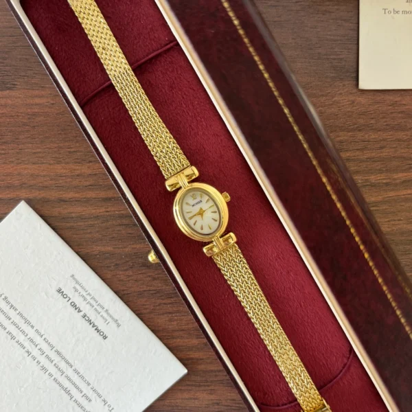 Classic Pale Round Dial Gold Mesh Bracelet Watch for Women