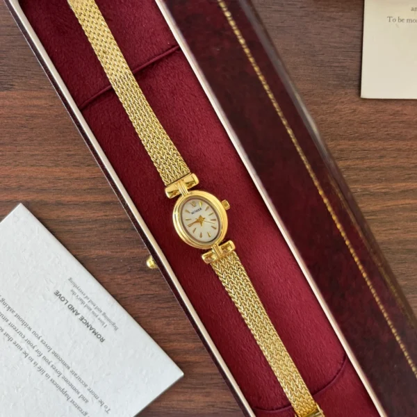 Classic Pale Round Dial Gold Mesh Bracelet Watch for Women