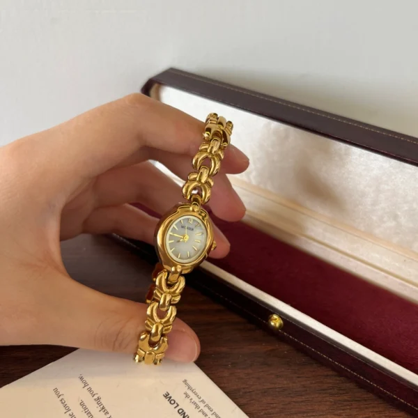 Classic Pale Oval Dial Gold Curved Link Bracelet Watch for Women