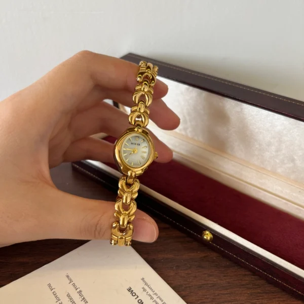Classic Pale Oval Dial Gold Curved Link Bracelet Watch for Women