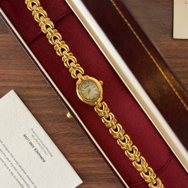 Classic Pale Oval Dial Gold Curved Link Bracelet Watch for Women