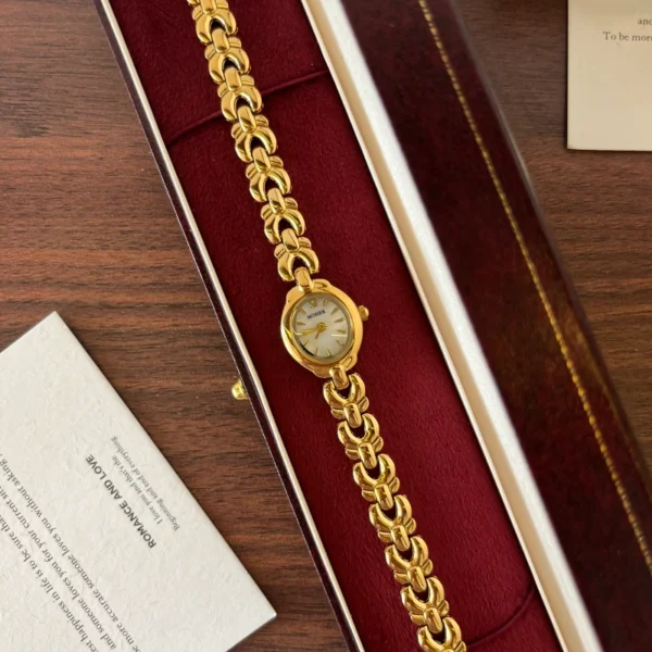 Classic Pale Oval Dial Gold Curved Link Bracelet Watch for Women