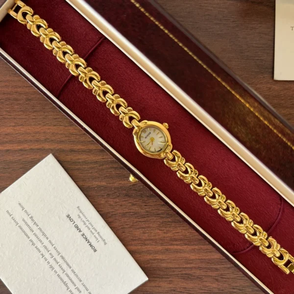 Classic Pale Oval Dial Gold Curved Link Bracelet Watch for Women