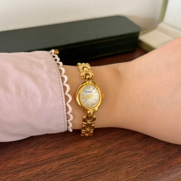 Classic Pale Oval Dial Gold Curved Link Bracelet Watch for Women
