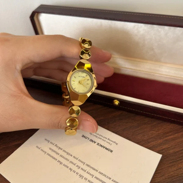 Classic Gold Round Dial Disc Link Bracelet Watch for Women