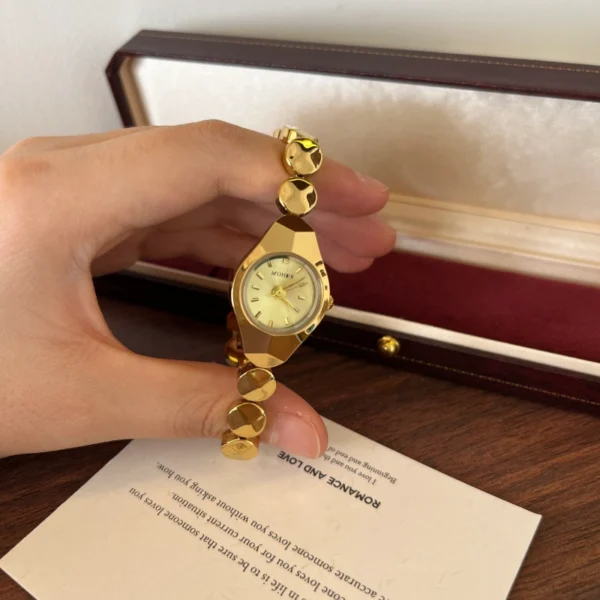 Classic Gold Round Dial Disc Link Bracelet Watch for Women