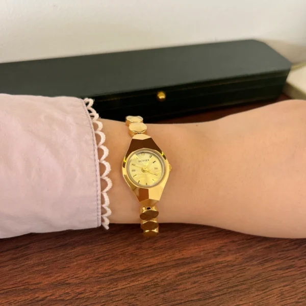 Classic Gold Round Dial Disc Link Bracelet Watch for Women
