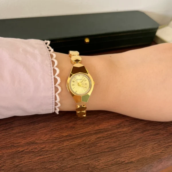 Classic Gold Round Dial Disc Link Bracelet Watch for Women